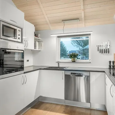Holiday home Jeldrik - 1-5km From The Sea By Interhome